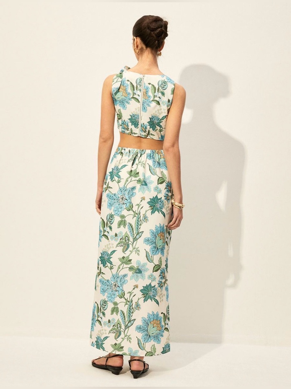 Commense/Size Large
Floral Cutout Maxi Dress in Cream and Blue - Picture 4 of 9